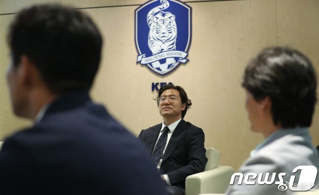 男人猛激烈吃奶gif动态图